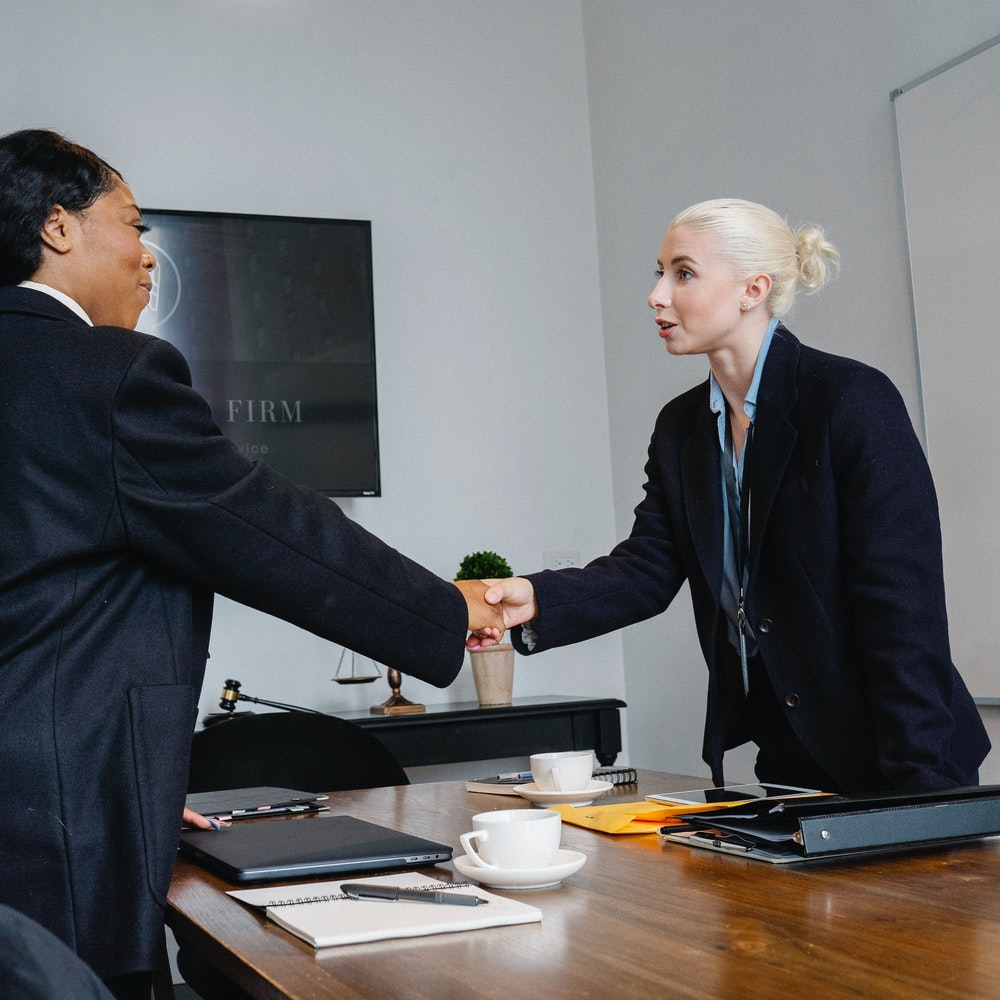 SALARIO Y CONTRATACIÓN